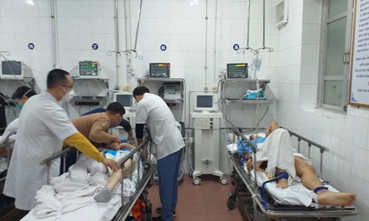 Nạn nhân tai nạn giao thông cấp cứu tại Bệnh viện Việt Đức. Ảnh ĐT