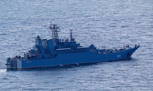 Tàu tấn công đổ bộ Kaliningrad của Nga. Ảnh chụp màn hình