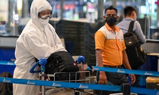 Hành khách tại sân bay quốc tế Kuala Lumpur ở Sepang, Malaysia. Ảnh: AFP