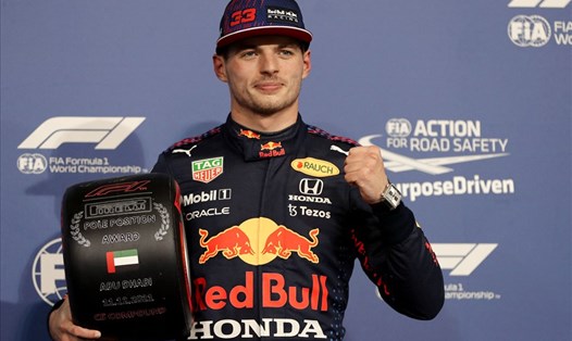 Max Verstappen lần đầu vô địch F1 và cũng có lần đầu giành giải Tay đua xuất sắc nhất năm. Ảnh: F1
