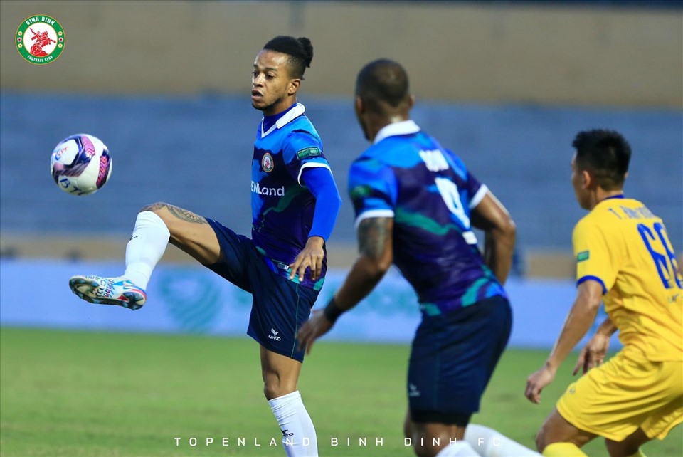 Bình Định “lội ngược dòng” thắng Sông Lam Nghệ An 2-1