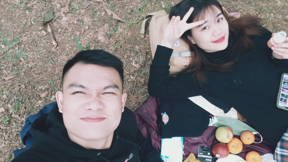 Hãy dành tặng người thương không chỉ món quà mà còn là lời chúc ngọt ngào, ý nghĩa. Ảnh: Văn Nhất