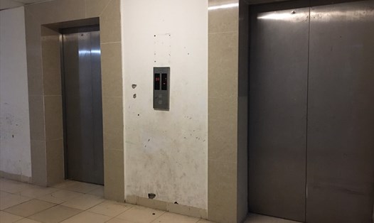 Hiện cả 2 thang máy tại toà nhà CT1A đang dừng hoạt động. Ảnh chụp sáng 10.3. Ảnh: NVCC