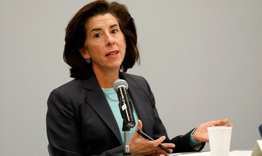 Bộ trưởng Thương mại Mỹ Gina Raimondo. Ảnh: AFP