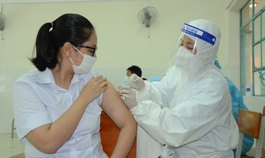 Chính phủ giao Bộ Y tế chịu trách nhiệm tổ chức mua vaccine cho trẻ từ 5-12 tuổi. Ảnh: LDO