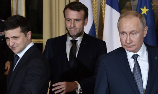 Tổng thống Ukraina Volodymyr Zelensky, Tổng thống Pháp Emmanuel Macron và Tổng thống Nga Vladimir Putin trong cuộc gặp Bộ Tứ Normandy ở Paris năm 2019. Ảnh: Sputnik