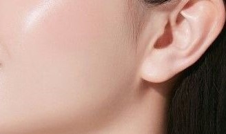 Kem dưỡng ẩm là một trong yếu tố quan trọng của các bước chăm sóc da. Ảnh: ST