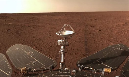 Một hình ảnh toàn cảnh trên sao Hỏa do xe thám hiểm tự hành Chúc Dung ghi lại. Ảnh: CNSA