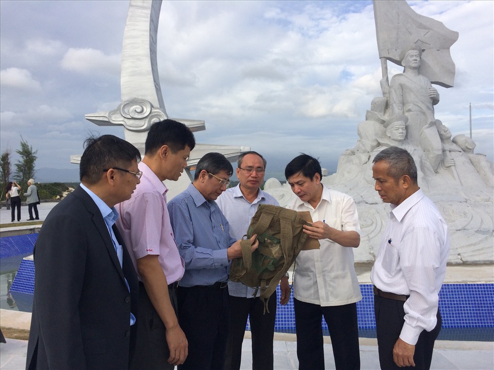 Chiếc balô của liệt sĩ Nguyễn Bá Cường được mẹ Ngò và gia đình tặng lại cho 
Khu tưởng niệm thông qua Báo Lao Động (ảnh chụp thời điểm chưa xảy ra dịch COVID-19). Ảnh: TH
