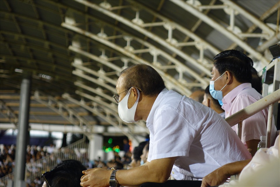 Huấn luyện viên Park Hang-seo từng dự khán trận Hoàng Anh Gia Lai thắng Nam Định 4-3 cùng bầu Đức hôm 12.4.2021 tại sân Pleiku. Ảnh: Nguyễn Đăng