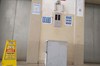 Vụ thang máy khu nhà ở công nhân (Đông Anh, Hà Nội) dừng hoạt động: Công nhân bức xúc... “như bị lừa”!