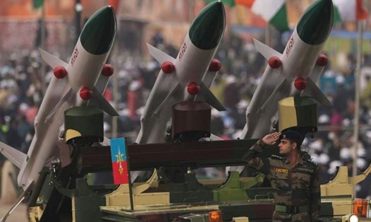 Tên lửa Akash trong lễ duyệt binh nhân của Ấn Độ ở New Delhi. Ảnh: AFP