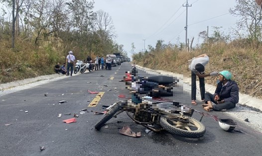 Hiện trường vụ tai nạn 3 người chết tại huyện Kông Chro. Ảnh T.T