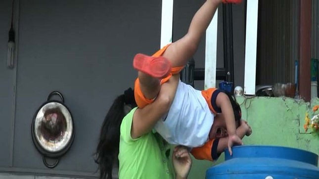 Những vụ bảo mẫu hành hạ trẻ em chấn động dư luận