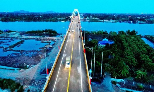 Cầu Quang Thanh nối Hải Dương với thành phố Hải Phòng góp phần xóa bỏ ngăn cách, thúc đẩy giao thương giữa hai địa phương. Ảnh: Cổng TTĐT tỉnh Hải Dương
