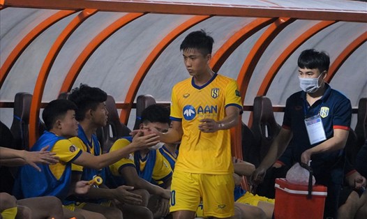 Phan Văn Đức sớm rời sân do chấn thương ở trận đấu tối 13.3. Ảnh: Nguyễn Đăng