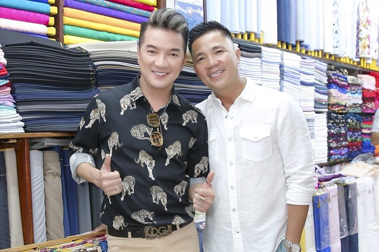 Đàm Vĩnh Hưng hát trong show Đinh Văn Thơ Đàm Vĩnh Hưng hát trong show Đinh Văn Thơ