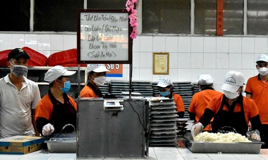 Tại Công ty TNHH TAV (Công ty may Việt Mỹ, KCN Nguyễn Đức Cảnh, TP.Thái Bình) luôn duy trì 3 bếp ăn cạnh tranh để công nhân lựa chọn. Ảnh: T.D