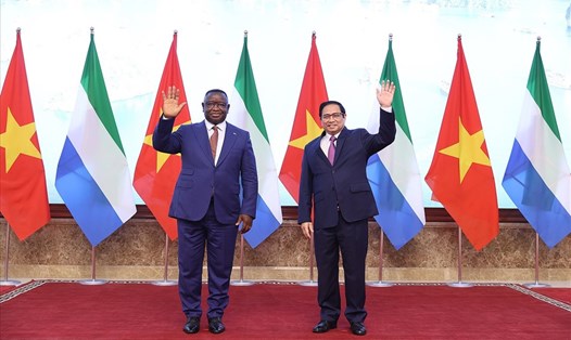 Thủ tướng Chính phủ   Phạm Minh Chính và Tổng thống nước Cộng hòa Sierra Leone Julius Maada Bio. Ảnh: Bộ Ngoại giao