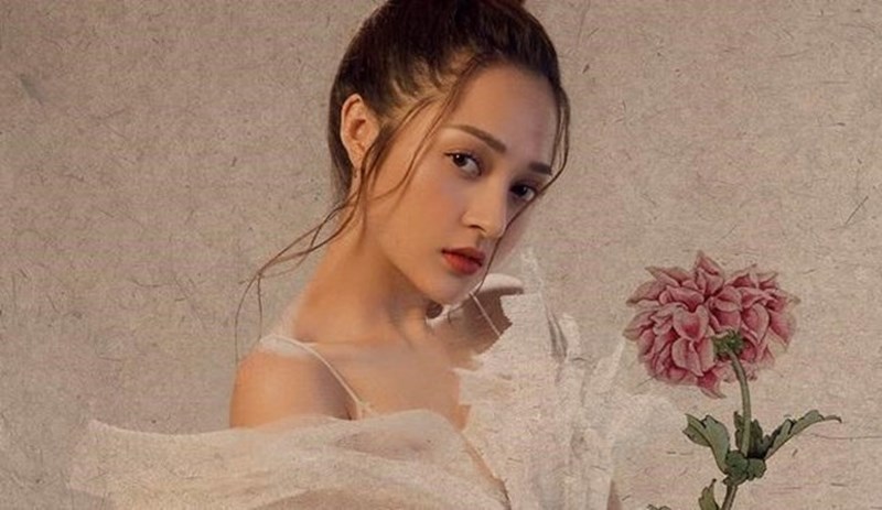 Nhịp Showbiz: Bảo Anh thừa nhận thói xấu, Chi Pu lộ diện bên bạn trai