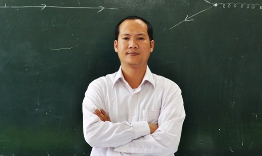 Giảng viên Trường Đại học Phenikaa, ông Phùng Văn Đồng (41 tuổi) là giáo sư trẻ nhất năm 2021. Ảnh: Lê Văn