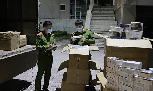 Lô hàng 3.400 kit test COVID-19 mà Phòng Cảnh sát Kinh tế Công an tỉnh Hà Tĩnh phát hiện, thu giữ. Ảnh: CA.