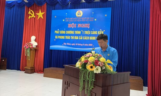 Ông Trần Lê Duy – Chủ tịch Liên đoàn Lao động tỉnh phát biểu tại buổi phát động chương trình