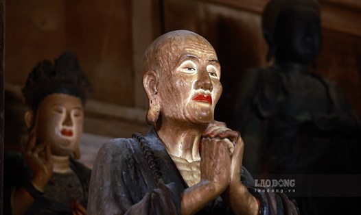 Những bức tượng, Phật, tượng La Hán ở chùa Tây Phương (Hà Nội) đang xuống cấp. Ảnh: Hải Nguyễn