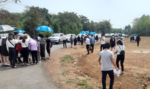 Cả trăm người tham gia vụ dựng rạp rao bán đất nền ở Lộc Khánh, Lộc Ninh, Bình Phước. Ảnh: Cơ quan chức năng cung cấp