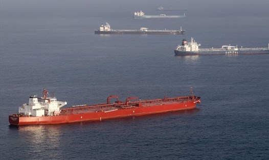 Các công ty dầu mỏ lớn, hãng vận tải biển và ngân hàng đang rút khỏi hoạt động kinh doanh với Nga, nước xuất khẩu dầu lớn nhất thế giới. Ảnh minh họa. Ảnh: AFP