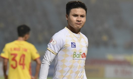 Quang Hải ghi bàn giúp Hà Nội thắng Thanh Hoá 1-0. Ảnh: Minh Hiếu