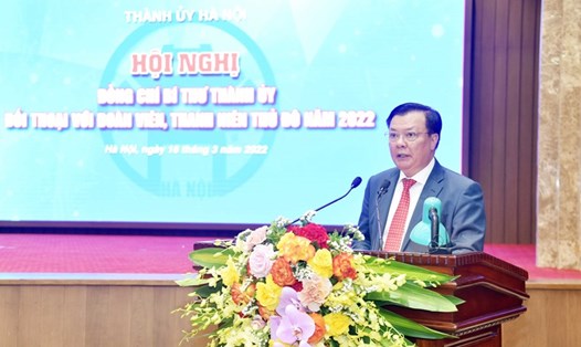 Bí thư Thành ủy Hà Nội Đinh Tiến Dũng phát biểu tại hội nghị. Ảnh: Viết Thành
