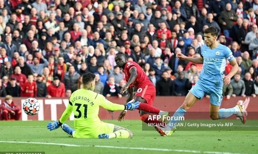 Liverpool hoàn toàn có thể chạm trán Man City tại tứ kết UEFA Champions League, bên cạnh việc ganh đua quyết liệt tại Ngoại hạng Anh. Ảnh: AFP