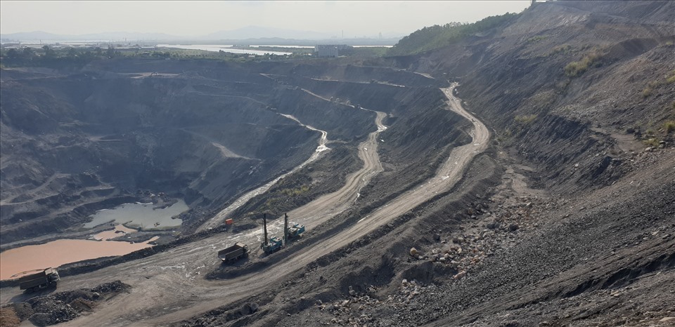 Mỏ lộ thiên 917 của Công ty than Hòn Gai dự kiến sẽ được cải tạo thành hồ chứa nước ngọt. Ảnh: Nguyễn Hùng