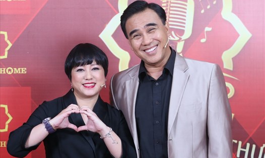 Ca sĩ Ngọc Linh và MC Quyền Linh trong chương trình. Ảnh: G.M.