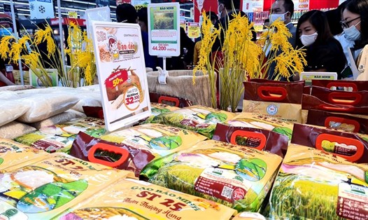 Giá gạo xuất khẩu của Việt Nam liên tục tăng lạc quan. Ảnh: Vũ Long