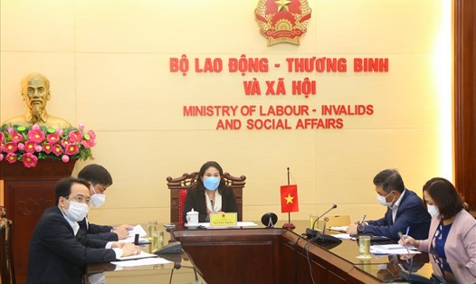 Tại Trụ sở Bộ Lao động - Thương binh và Xã hội, Thứ trưởng Nguyễn Thị Hà đại diện cho Chính phủ Việt Nam tham dự Đối thoại. Ảnh: VP