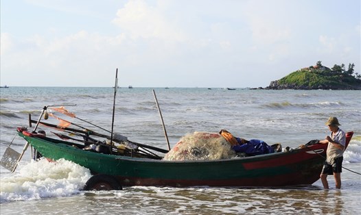 Ngư dân đánh bắt cá mai khi vào mùa trên vùng biển Bà Rịa - Vũng Tàu. Ảnh: T.A