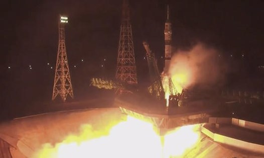 Tên lửa đưa tàu vũ trụ Soyuz MS-21 chở các phi hành gia Nga Оleg Аrtemiev, Denis Мatveev và Sergei Korsakov lên Trạm vũ trụ quốc tế (ISS) phóng từ sân bay vũ trụ Baikonur, Kazakhstan ngày 18.3. Ảnh: Cơ quan Vũ trụ Roscosmos