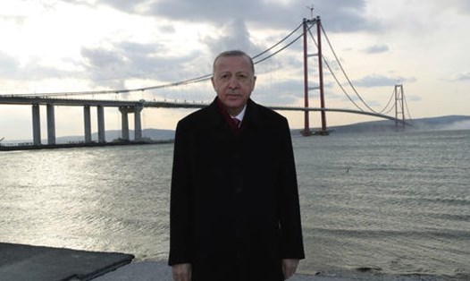 Tổng thống Thổ Nhĩ Kỳ Recep Tayyip Erdogan khai trương "Cầu Canakkale 1915”. Ảnh: Văn phòng Tổng thống Thổ Nhĩ Kỳ