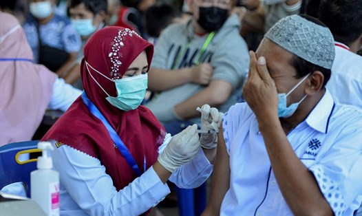 Indonesia có 6 triệu liều vaccine COVID-19 chuẩn bị hết hạn. Ảnh: AFP