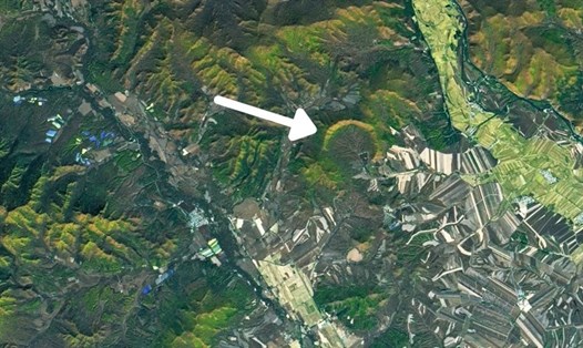 Hố va chạm Yilan khi nhìn từ trên không. Ảnh: NASA Earth Observatory/U.S. Geological Survey