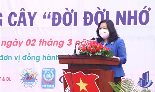 Phó Bí thư Thường trực Tỉnh ủy Sóc Trăng Hồ Thị Cẩm Đào phát biểu tại buổi lễ tháng thanh niên. Ảnh: Nhật Hồ