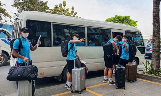11 thành viên U23 Việt Nam âm tính COVID-19 rời Phnom Penh để về nước. Ảnh: VFF