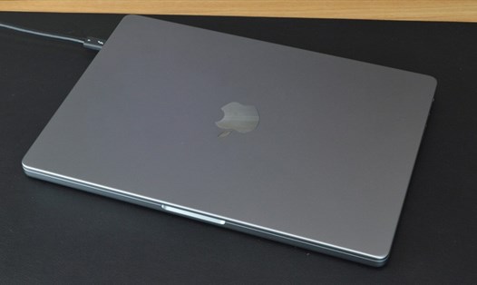 Apple được cho là đang phát triển những mẫu Macbook lai với màn hình gập. Ảnh: Apple