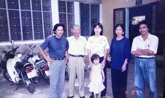 Những thành viên đầu tiên của Văn phòng đại diện báo Lao Động tại Miền Trung - Tây Nguyên. Ảnh: Tư liệu