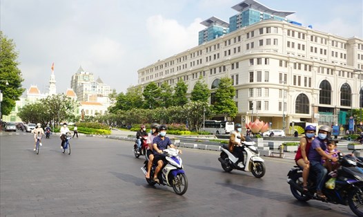 TPHCM cấm xe vào đường Nguyễn Huệ để tổ chức Lễ hội áo dài.  Ảnh: Minh Quân
