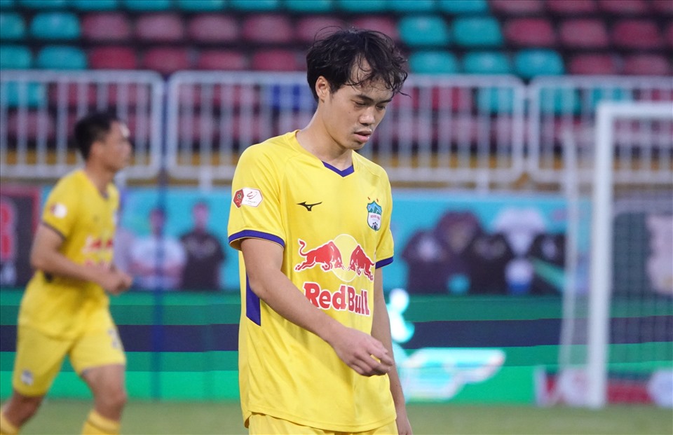 Văn Toàn vẫn chưa nổ súng tại V.League 2022 dù anh là cầu thủ ghi bàn số 1 cho Hoàng Anh Gia Lai ở V.League 2021. Kiatisak cho biết sẽ động viên cậu học trò thời gian tới. Ảnh: Nguyễn Đăng