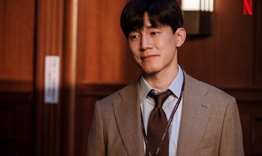Cha Tae Ju (Kim Moo Yeol) - vị thẩm phán ấm áp trong phim "Tòa án vị thành niên". Ảnh chụp màn hình