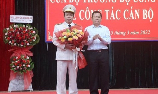 Đại tá Hoàng Anh Tuấn (trái) được điều động, bổ nhiệm giữ chức Phó Giám đốc Công  an tỉnh Quảng Ngãi. Ảnh: VGP